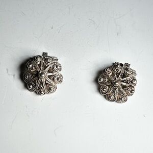 VNTG 1930’s Sterling Silver Flower Clip-On Earrings